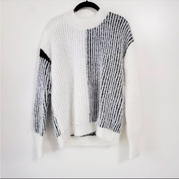 Bobeau eyelash sweater black and white color block - Picture 3 of 7